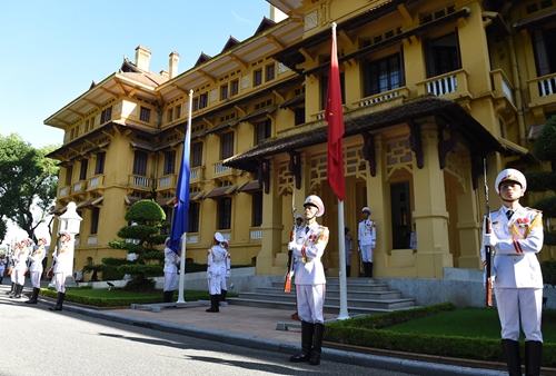 Lễ thượng cờ ASEAN tại Hà Nội và TP Hồ Chí Minh