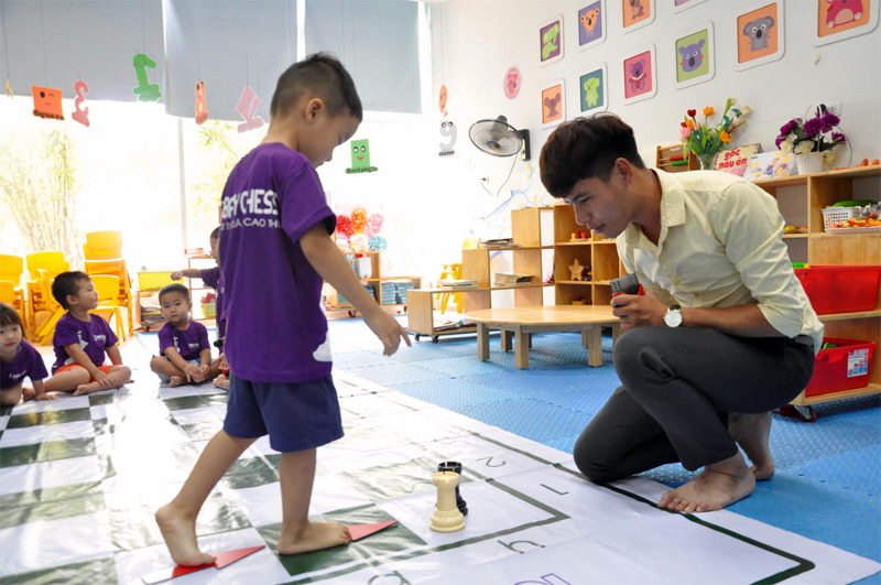 Giúp trẻ tự tin, tư duy độc lập với Babychess