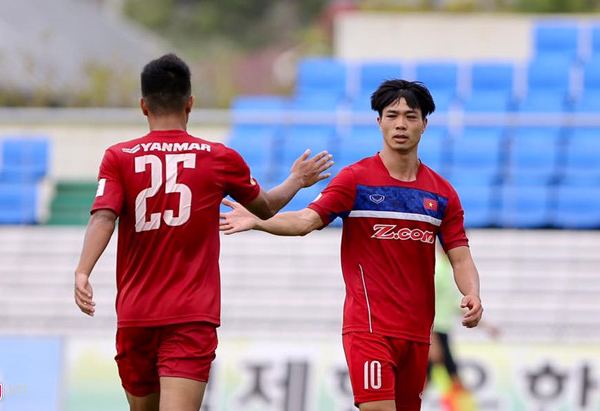 Công Phượng lập cú đúp, U22 Việt Nam thắng đậm Busan FC