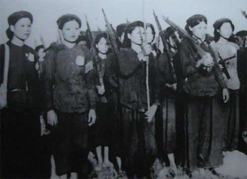 Cô gái Bãi Sậy dùng đòn gánh đánh Tây