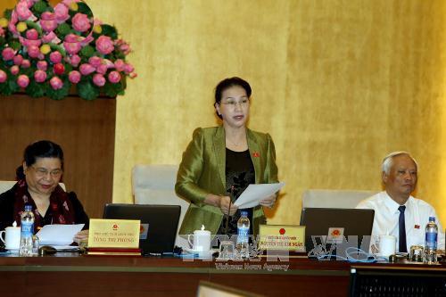 Ủy ban Thường vụ Quốc hội chất vấn Bộ trưởng Bộ Xây dựng
