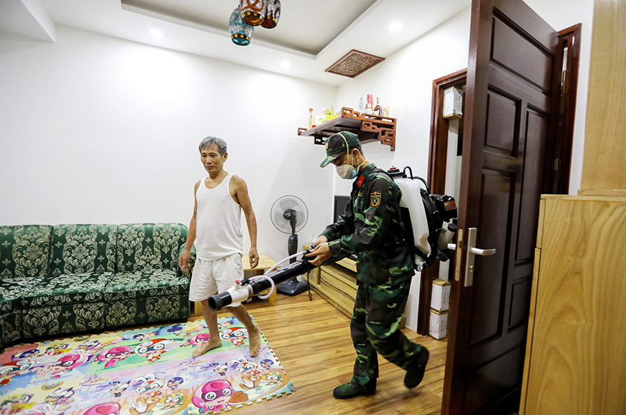 Bộ đội tích cực tham gia diệt dịch sốt xuất huyết