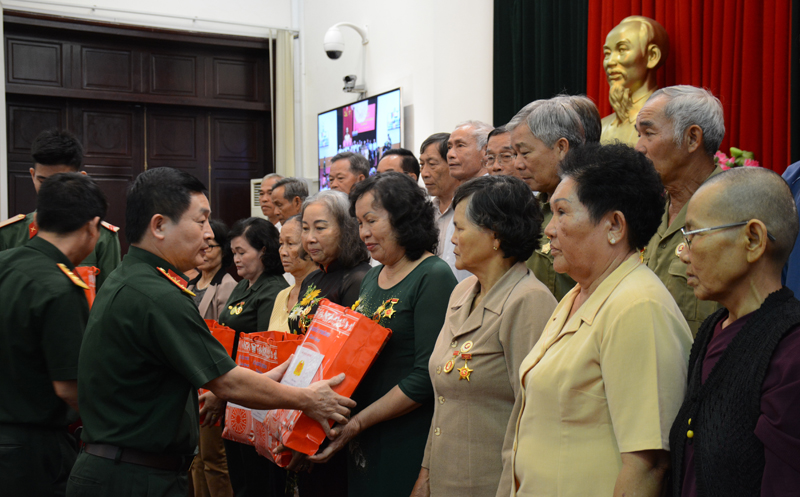 Bộ Quốc phòng gặp mặt Đoàn đại biểu người có công với cách mạng tỉnh Đồng Nai