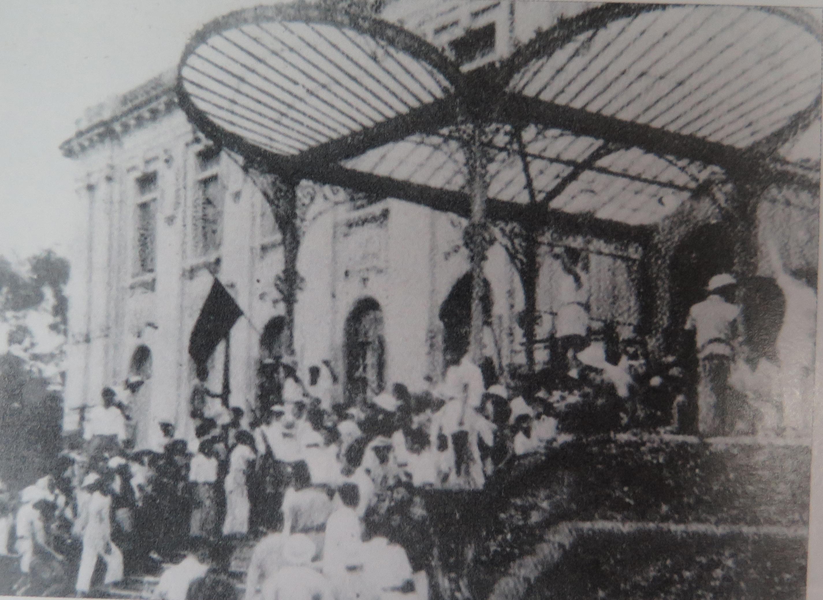 Tập hợp lực lượng đông đảo, “đem sức ta mà tự giải phóng cho ta”
