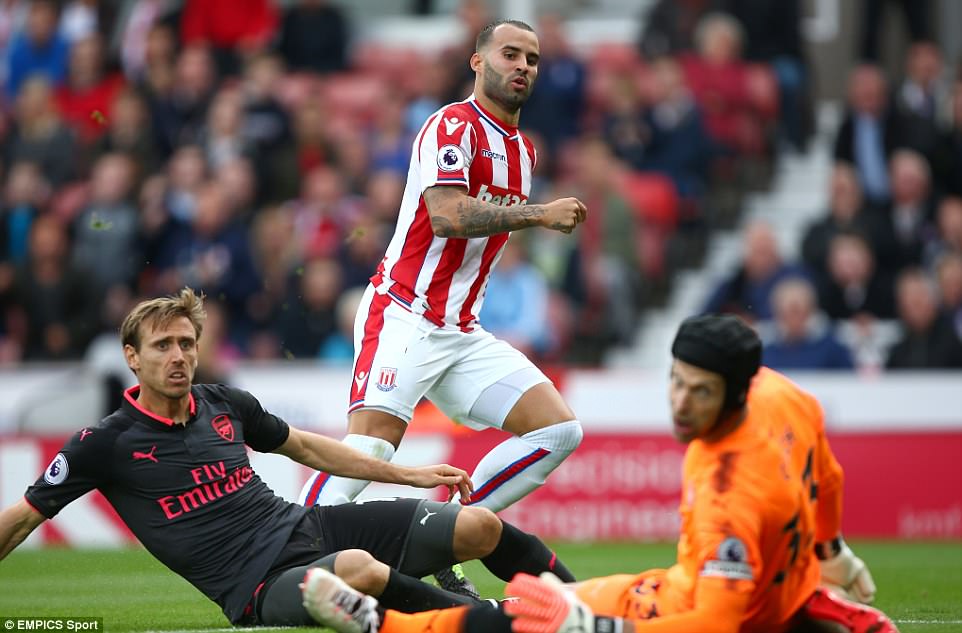 Arsenal nhận thất bại đầu tiên trong mùa giải mới