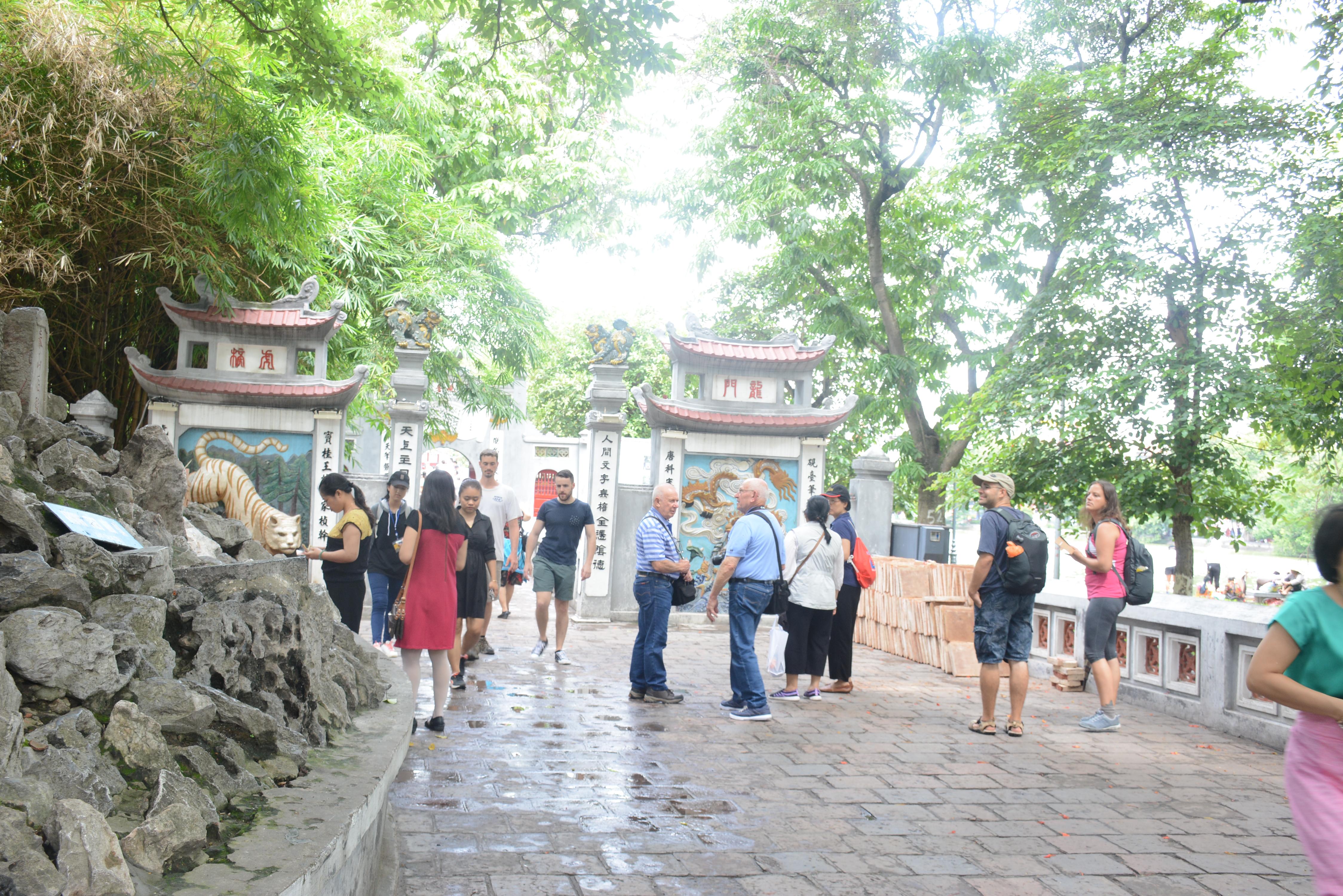 Để du lịch trở thành ngành kinh tế mũi nhọn