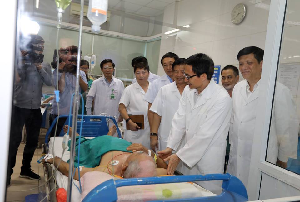 Phó thủ tướng Vũ Đức Đam kiểm tra tại Bệnh viện Nhiệt đới Trung ương