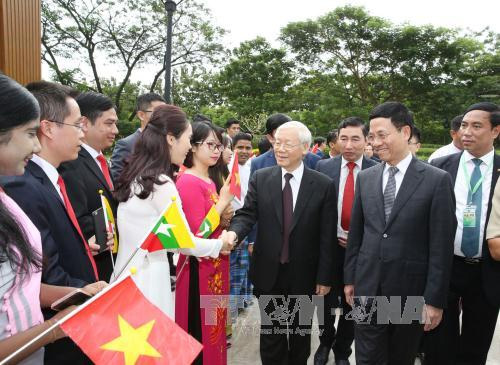 HỢP TÁC KINH TẾ VÀ NHỊP CẦU HỮU NGHỊ