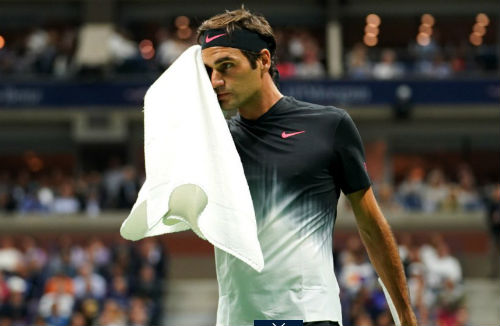 Roger Federer vất vả vượt qua tay vợt Frances Tiafoe