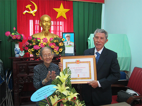 Như “chiếc nôi” nghĩa tình
