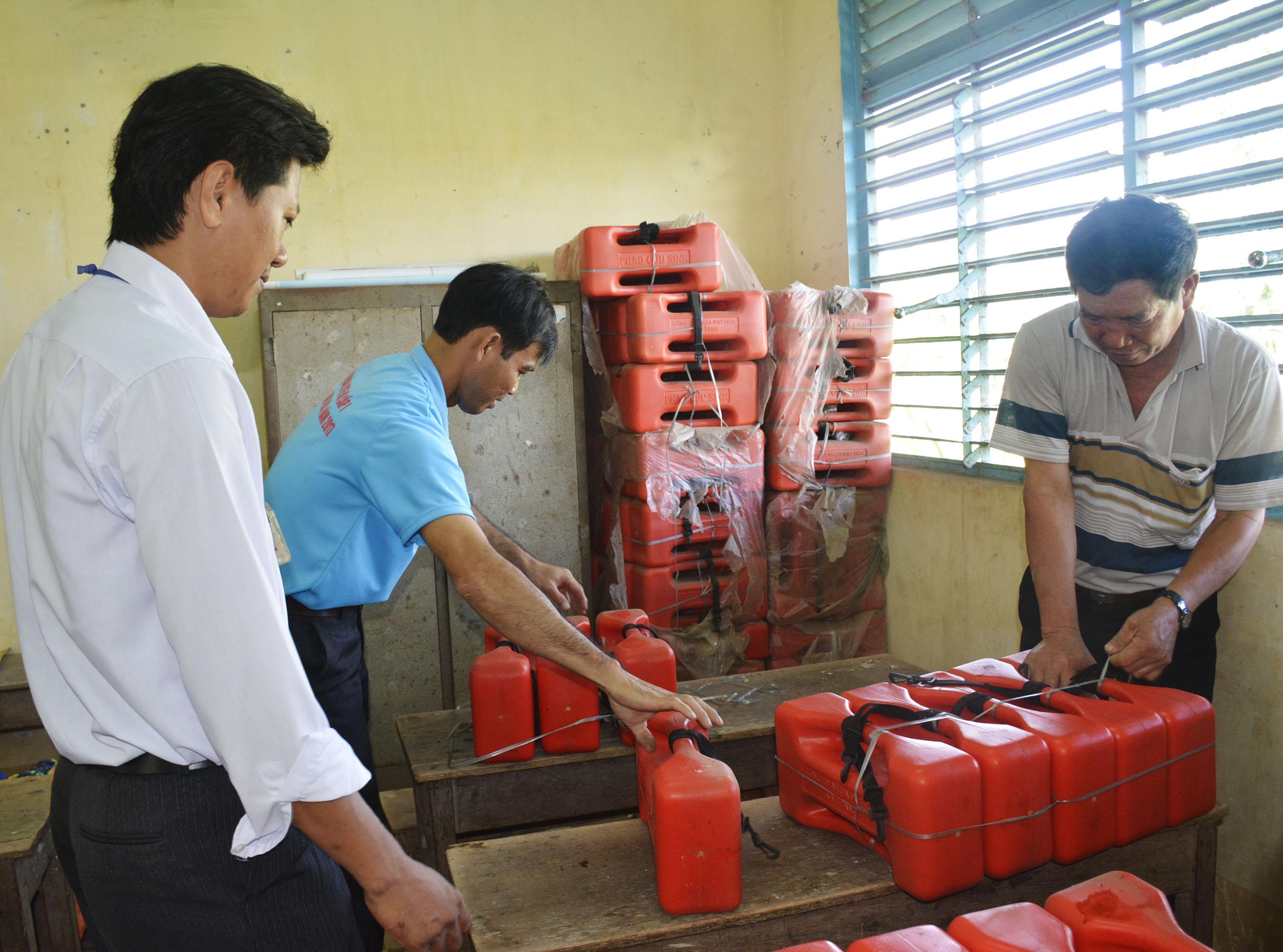 Thầy, trò vùng lũ chuẩn bị tựu trường