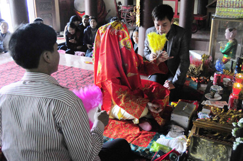 Mê tín dị đoan - một biểu hiện của suy thoái
