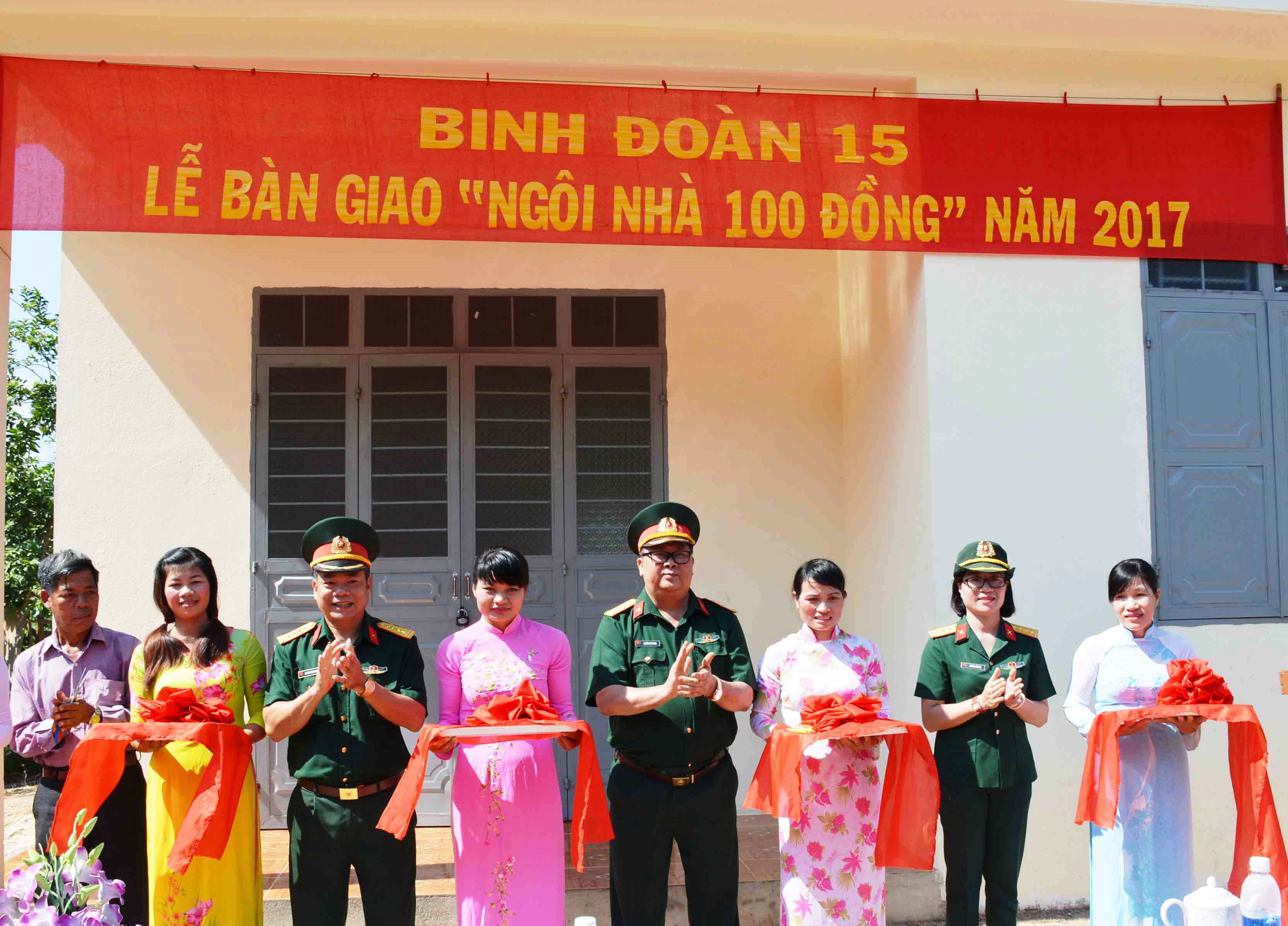 Binh đoàn 15: Khánh thành và trao tặng “Ngôi nhà 100 đồng” cho gia đình chính sách
