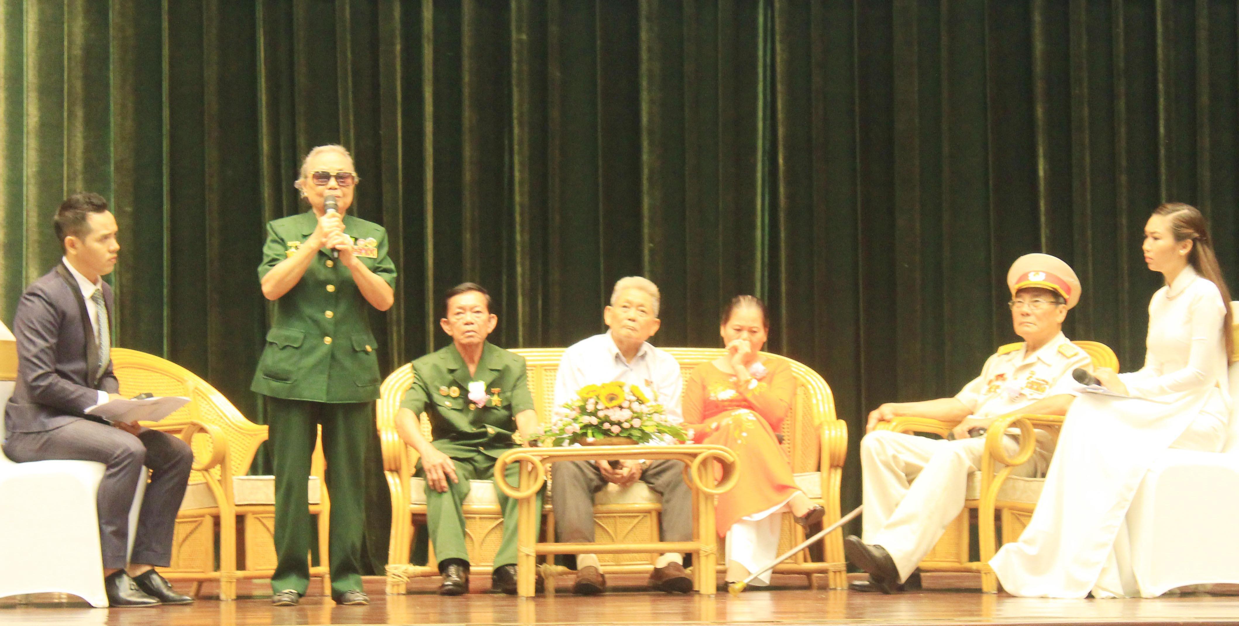 Chắt chiu giúp đồng đội nghèo
