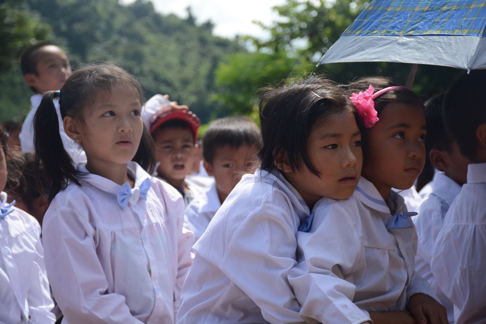 Được biết, phần lớn các em học sinh ở đây là người dân tộc Thái, Khơ mú, gia đình thuộc diện khó khăn. Vì vậy, việc vận động được 100% các cháu đến trường là một nỗ lực lớn của các thầy cô giáo và cấp ủy, chính quyền địa phương.