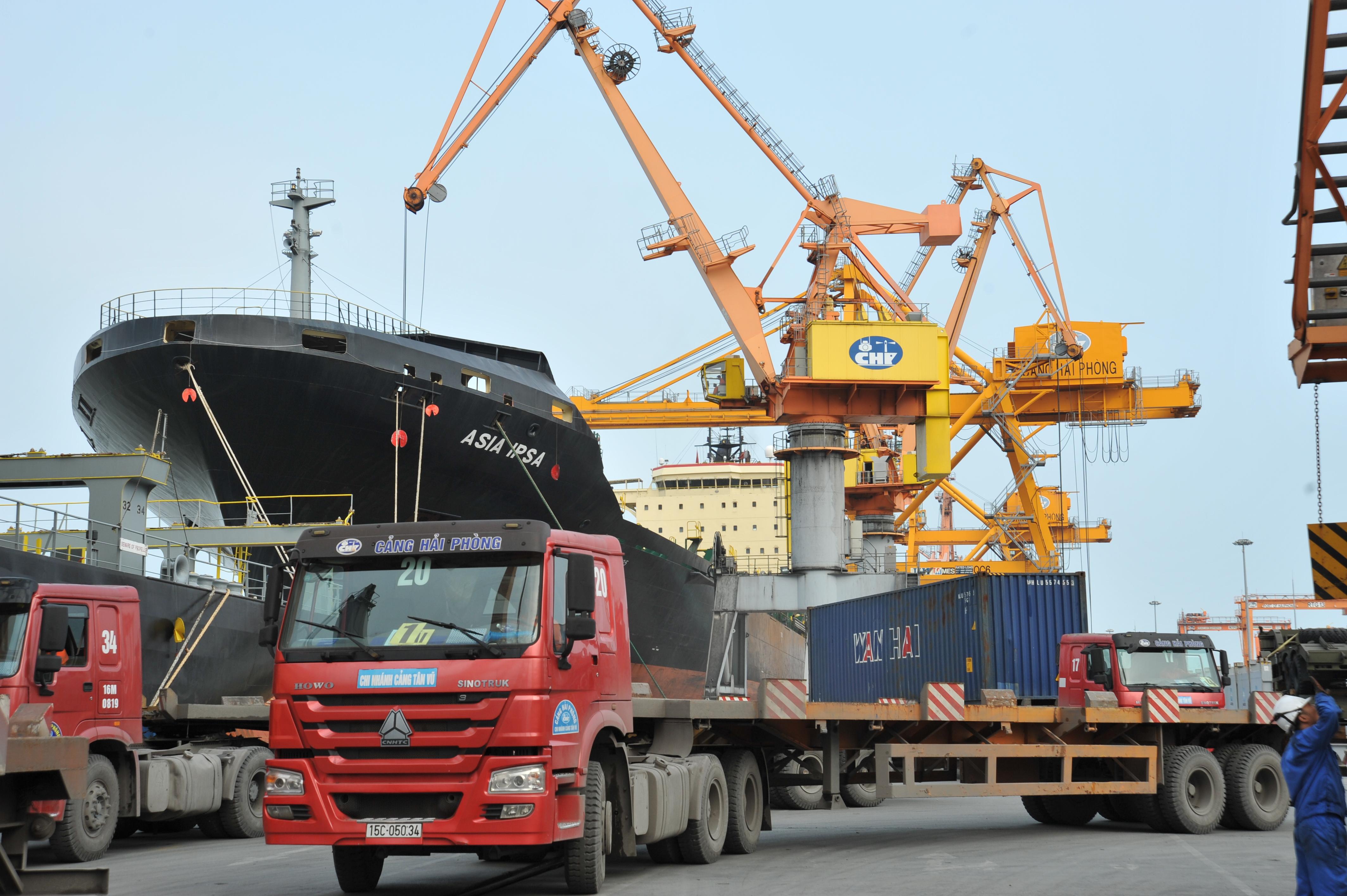 Quyết liệt tháo gỡ rào cản trước “bánh xe” phát triển
