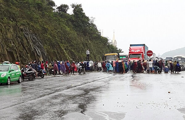 Chiêu bài kích động người dân vi phạm pháp luật và “đổi màu”
