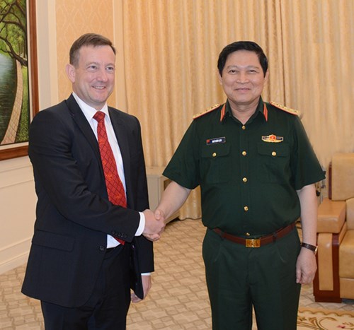 Lãnh đạo Bộ Quốc phòng, Tổng cục Chính trị, Bộ Tổng tham mưu tiếp khách
