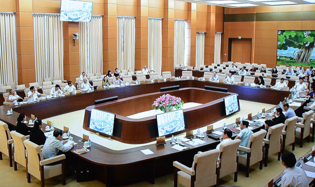 Ủy ban Thường vụ Quốc hội đồng ý để lại một phần phí trong lĩnh vực ngoại giao