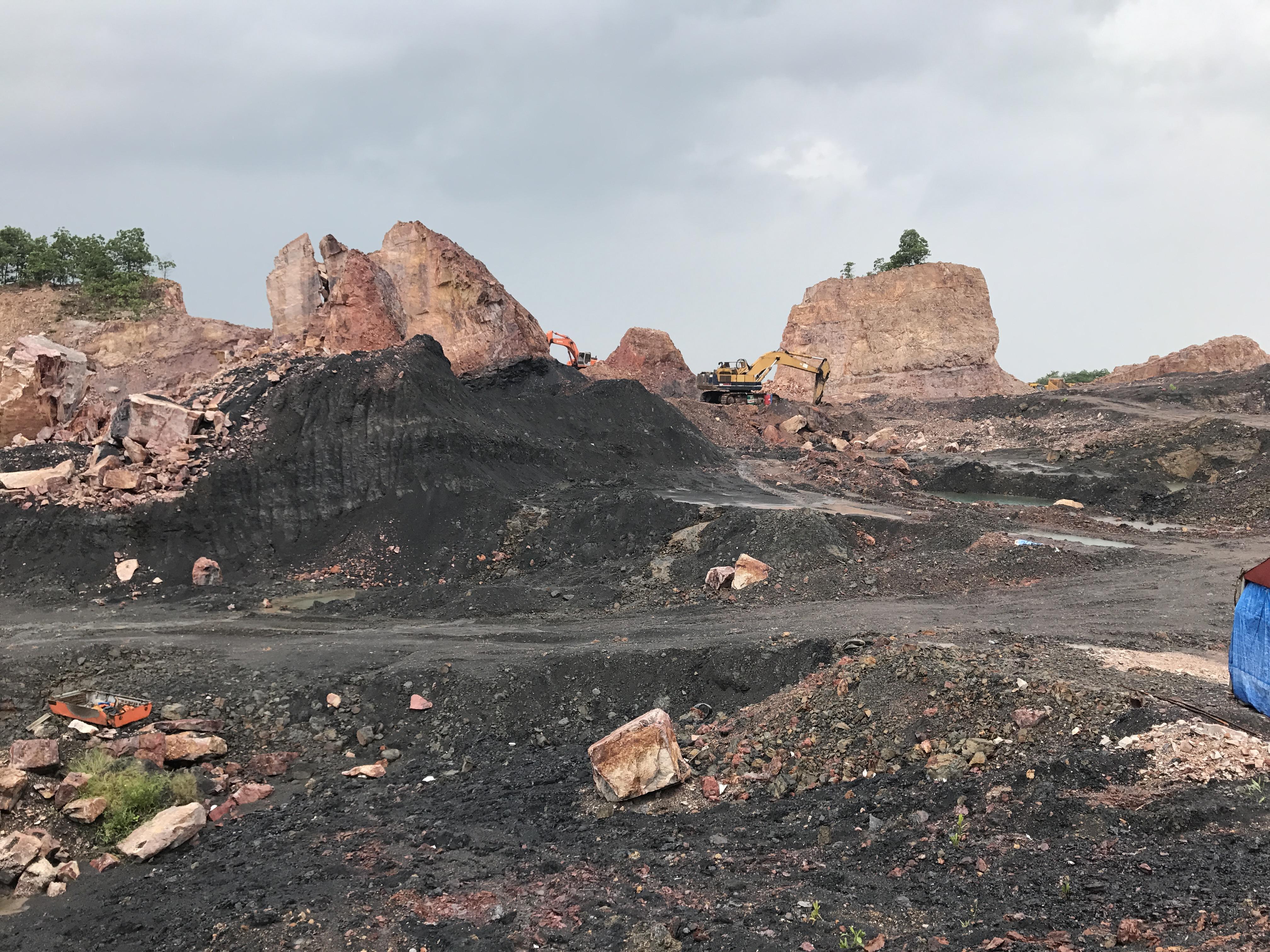 Để khoáng sản bị khai thác trái phép suốt 10 năm
