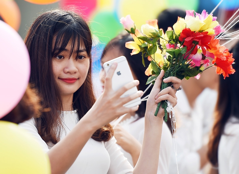 Tranh thủ ghi lại hình ảnh kỷ niệm trong ngày khai giảng.