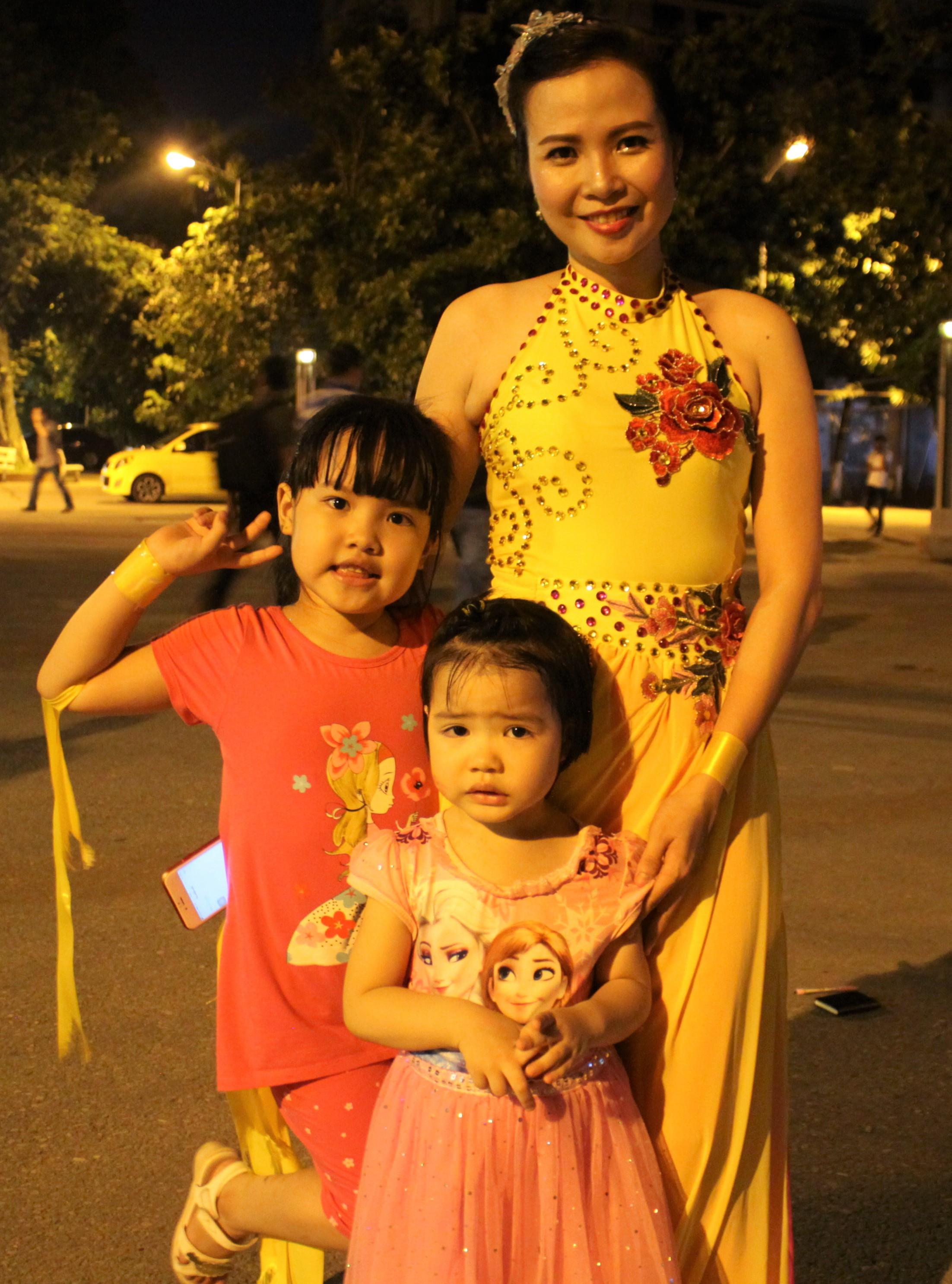 “Chúng con luôn bên mẹ…”
