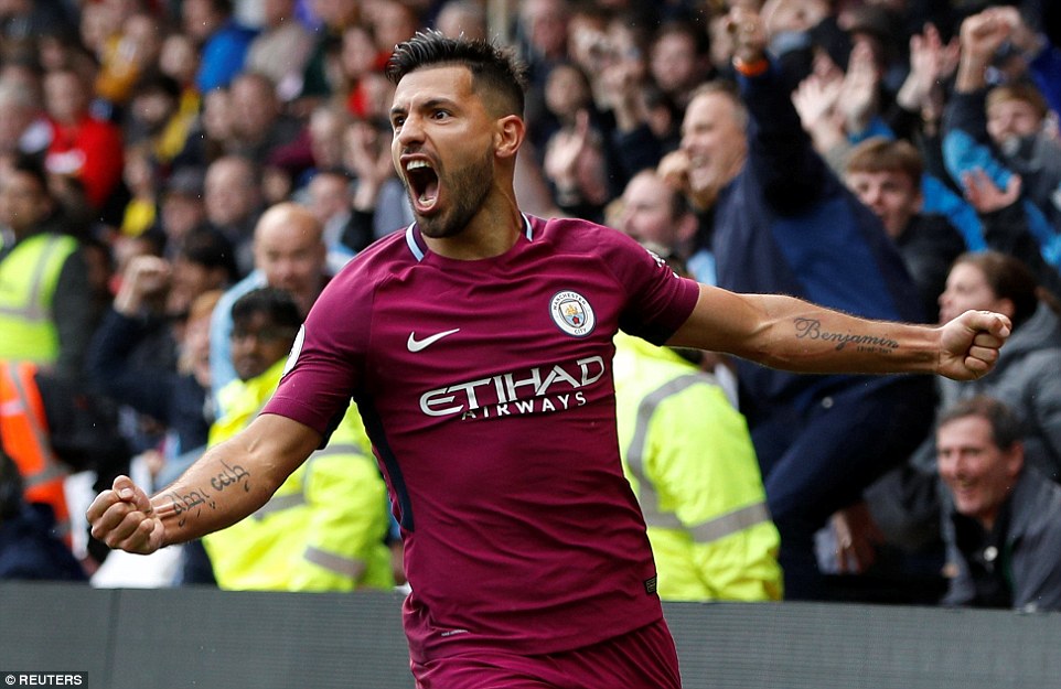 Thắng Watford 6-0, Man City tạm chiếm ngôi đầu