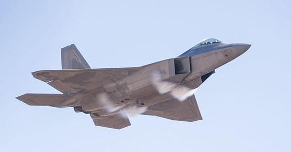 Sau 20 năm, F-22 vẫn là “vua bầu trời”