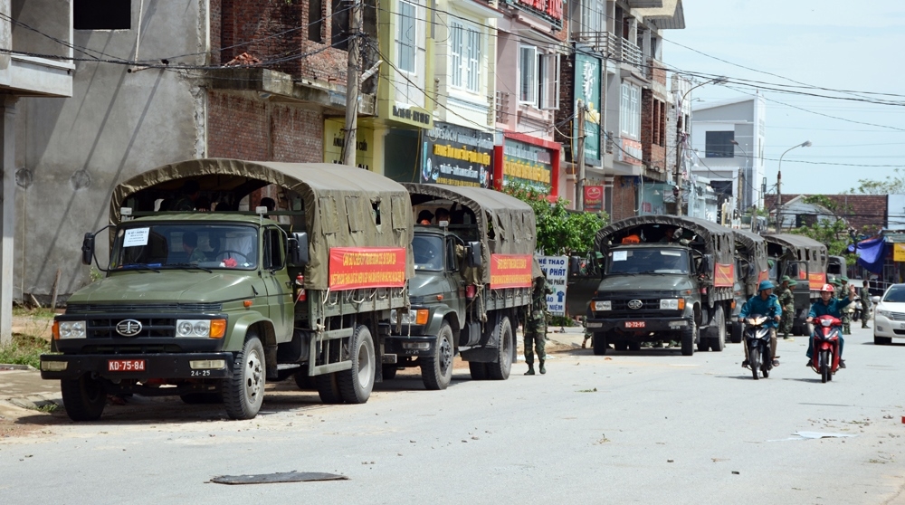 Ngay khi nhận lệnh, chỉ chưa đầy 5 tiếng hành quân, cán bộ, chiến sĩ Sư đoàn 324, Quân khu 4 đã cơ động đến thị xã Kỳ Anh bắt tay vào giúp nhân dân khắc phục hậu quả.