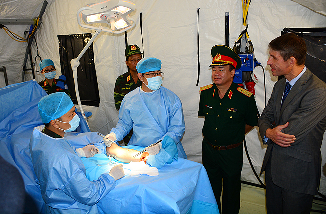 Bế mạc huấn luyện thực hành trên bộ trang bị Bệnh viện dã chiến cấp 2