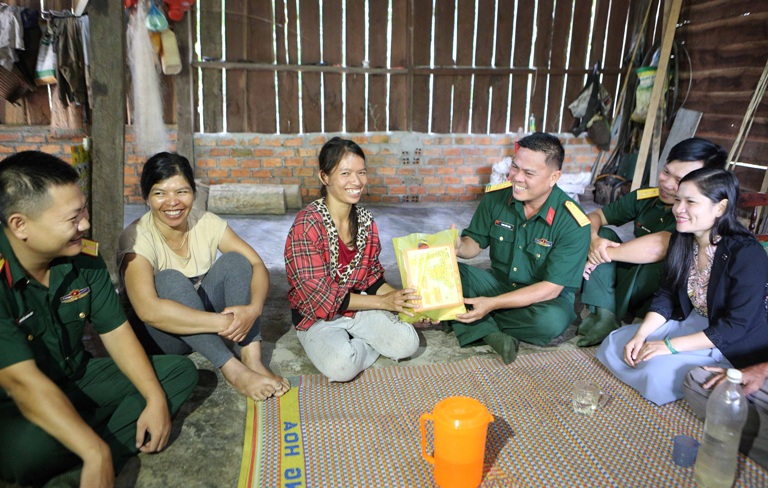 Đắk Lắk bế mạc lớp học tiếng Êđê cho bộ đội làm công tác dân vận
