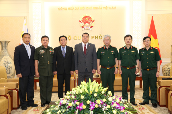 Thượng tướng Nguyễn Chí Vịnh tiếp Đại sứ LB Nga và Thứ trưởng Quốc phòng Philippines