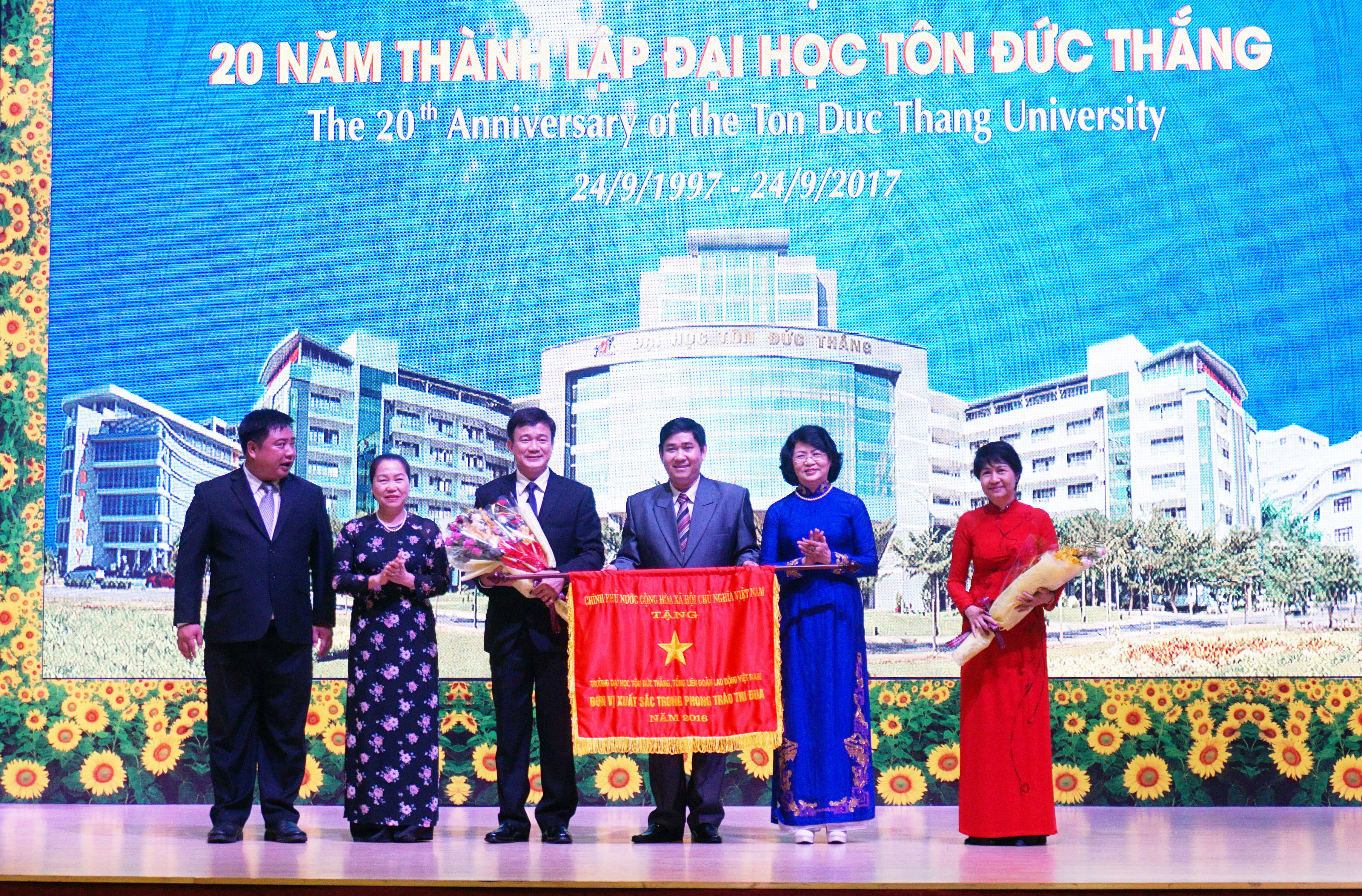 Phó chủ tịch nước dự Lễ kỷ niệm 20 năm thành lập Trường Đại học Tôn Đức Thắng