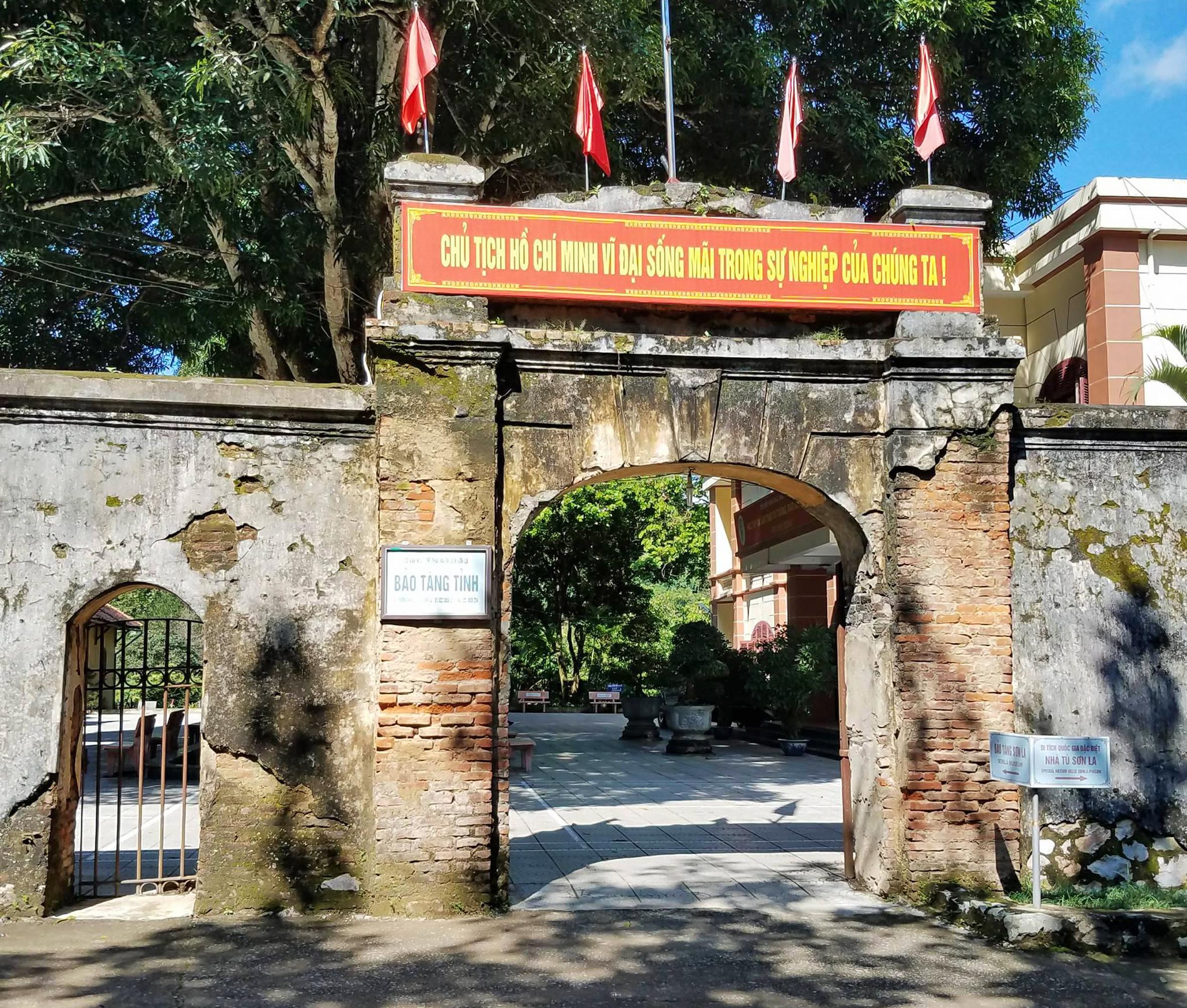 Cán bộ thiếu trách nhiệm, trưng bày sai ảnh chiến sĩ cách mạng