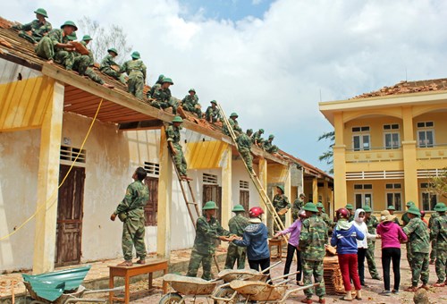 Ấm tình quân dân 
