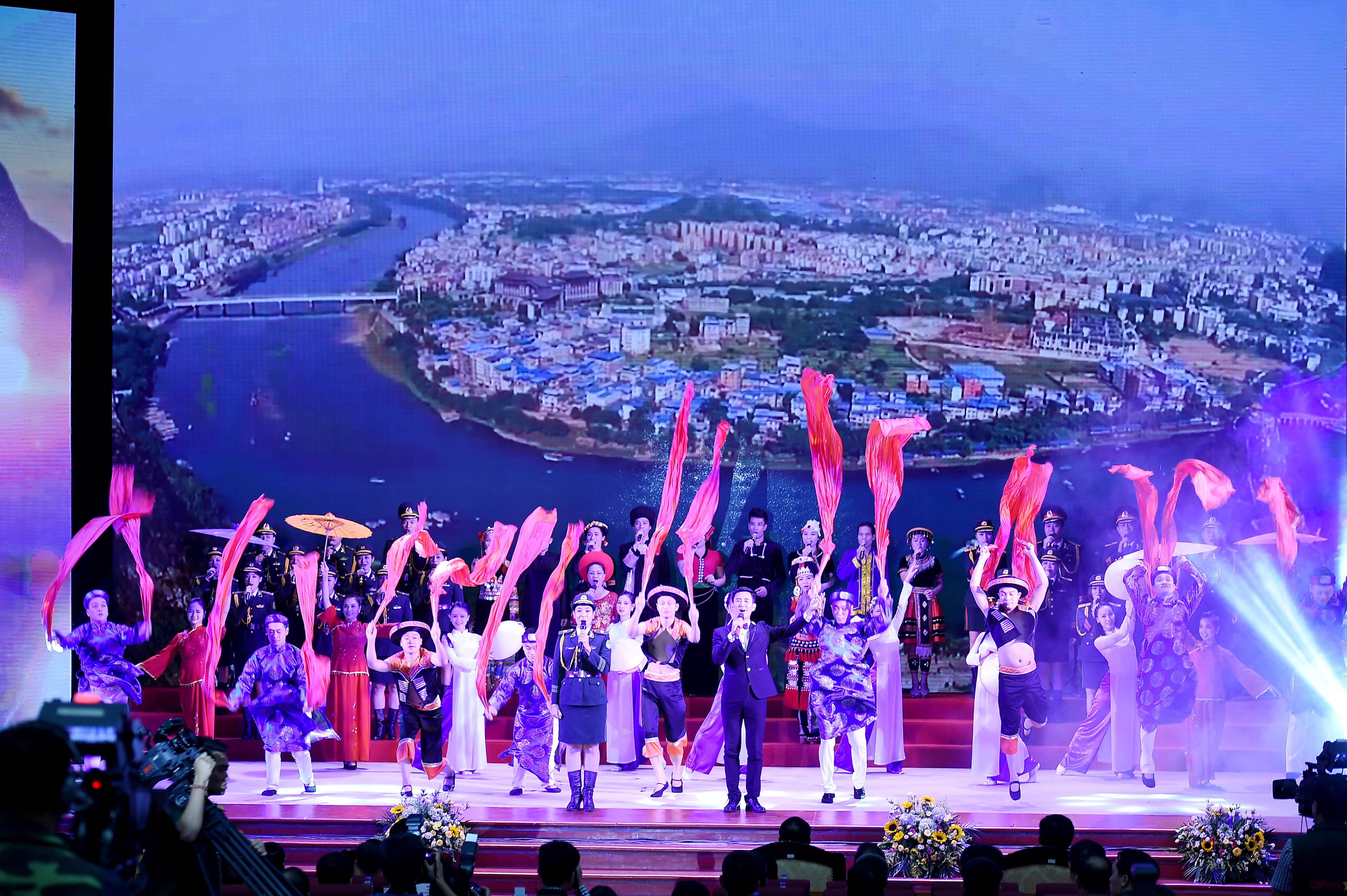 Cuộc giao lưu thêm thắm tình hữu nghị