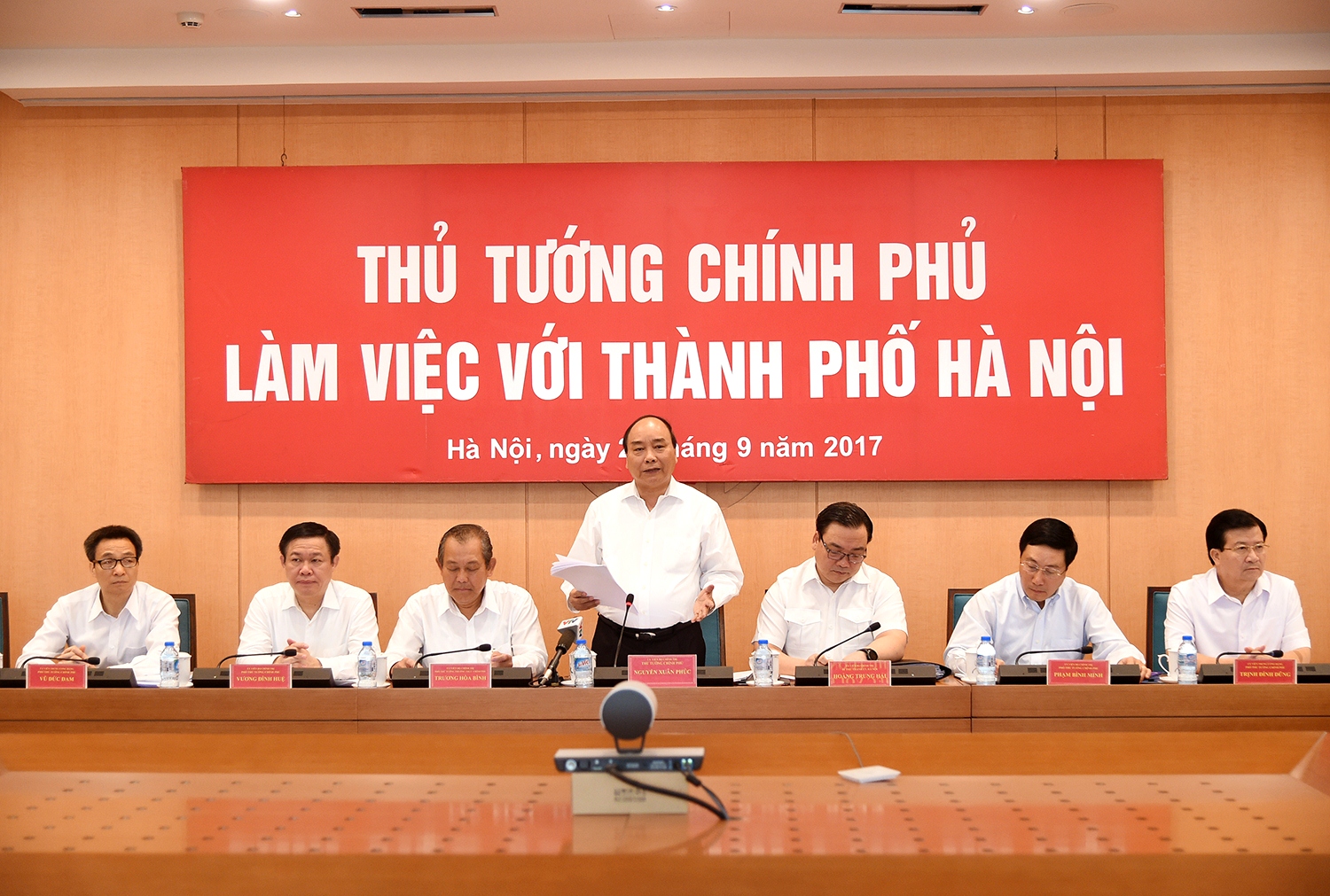 Thủ tướng Nguyễn Xuân Phúc: Cần phân cấp mạnh mẽ và có cơ chế vượt trội cho TP Hà Nội