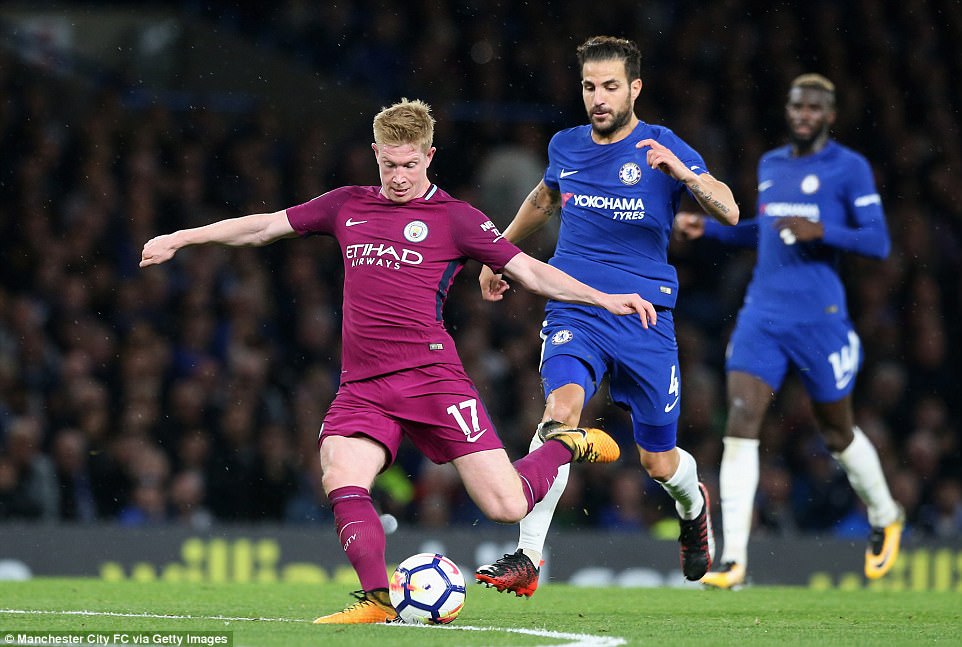 Đánh bại Chelsea, Man City tái chiếm ngôi đầu