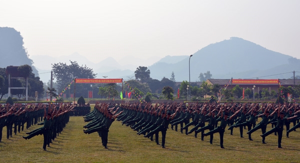 Để có sức khỏe dẻo dai, các chiến sĩ đặc công duy trì đều đặn chế độ tập thể dục vào buổi sáng...