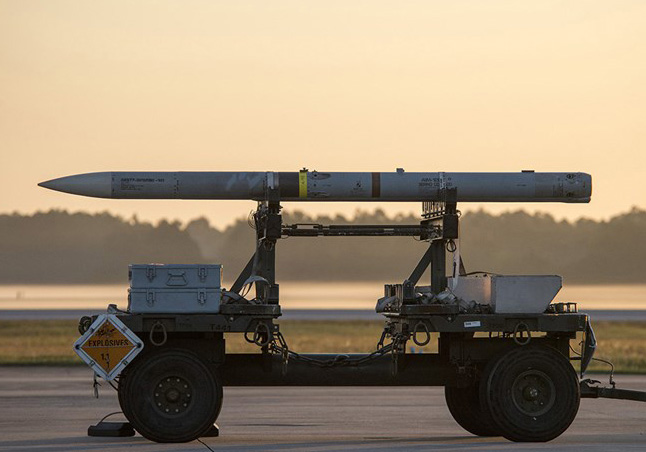 Mỹ phê duyệt thương vụ bán hàng chục tên lửa cho Nhật Bản 
