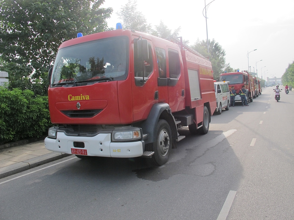 Phương tiện PCCC tập kết sẵn sàng trình diễn.