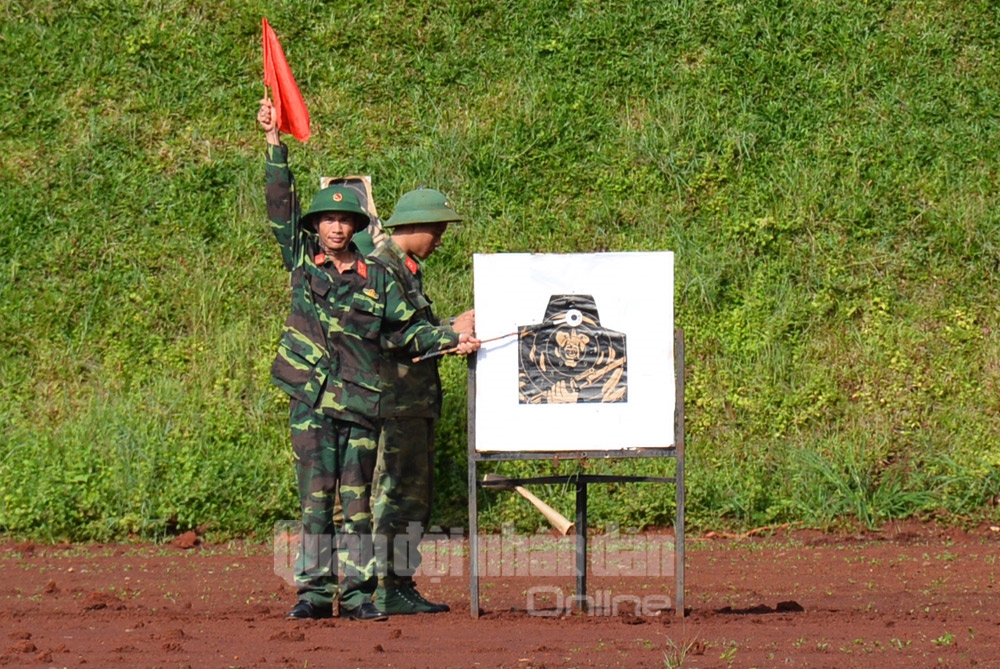 Một phát đạn chính xác được tổ báo bia xác nhận.