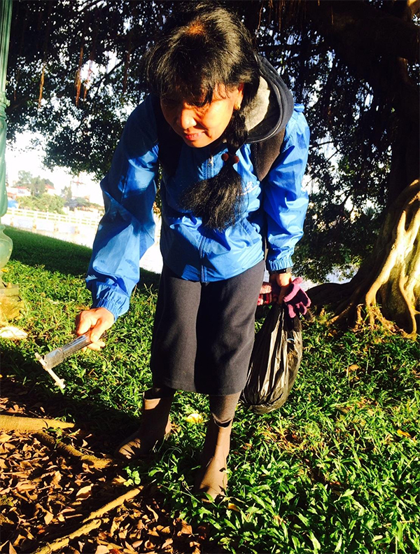 Người đàn bà “điên” trong mưa