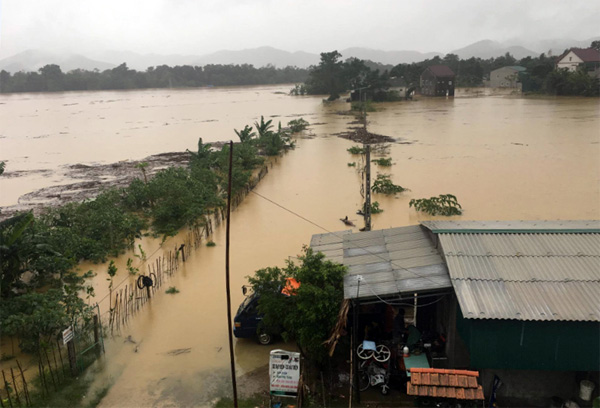 Mưa lớn gây ngập lụt nhiều địa phương trên cả nước
