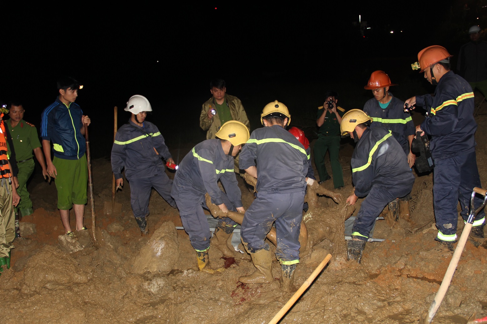 18 người chết và mất tích do sạt lở núi tại Tân Lạc (Hòa Bình)