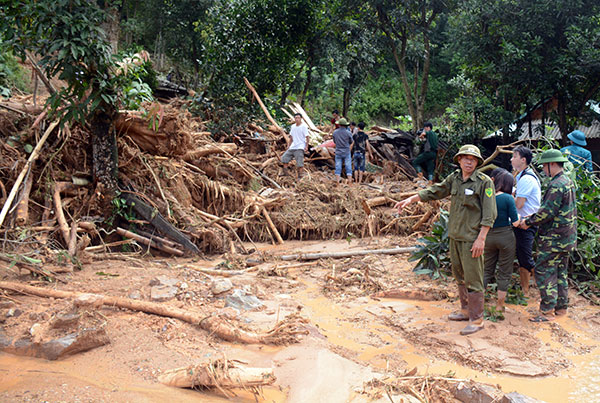 Hiện trường tan hoang sau sạt lở đất tại Đà Bắc, Hòa Bình