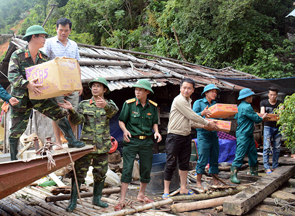 LLVT tỉnh Hòa Bình tích cực giúp nhân dân khắc phục hậu quả mưa lũ
