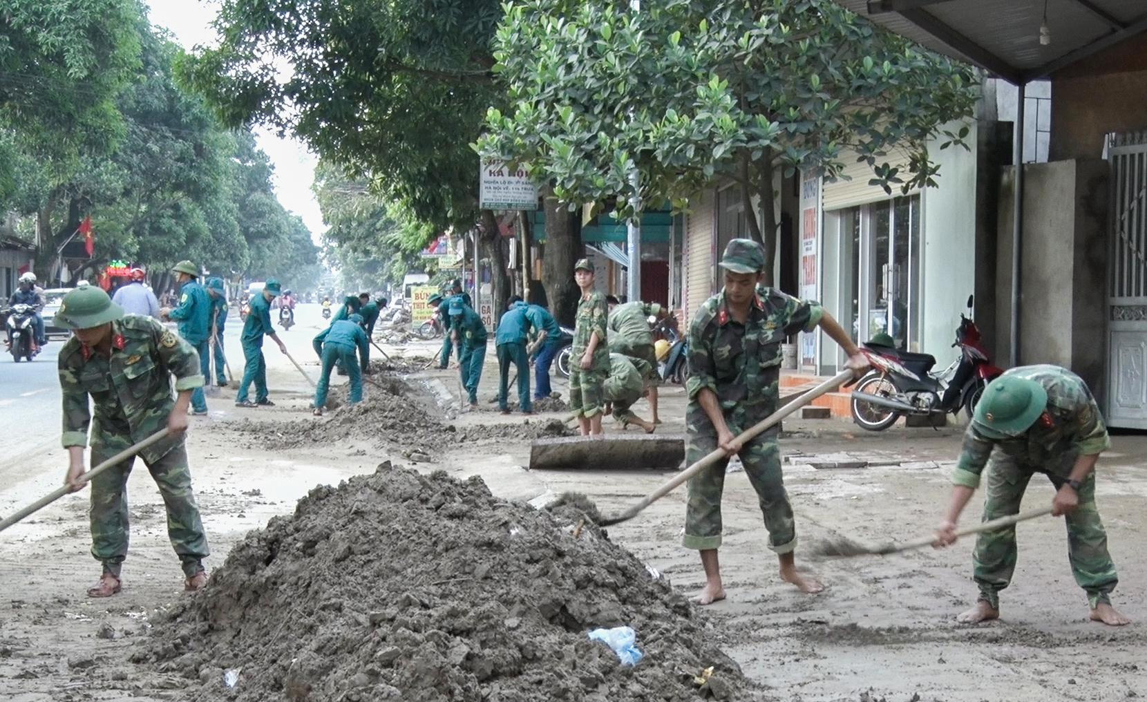 Khẩn trương giúp dân ổn định cuộc sống
