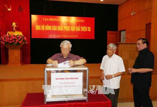 Quyên góp ủng hộ đồng bào các tỉnh miền núi phía Bắc và Bắc Trung bộ khắc phục hậu quả mưa lũ