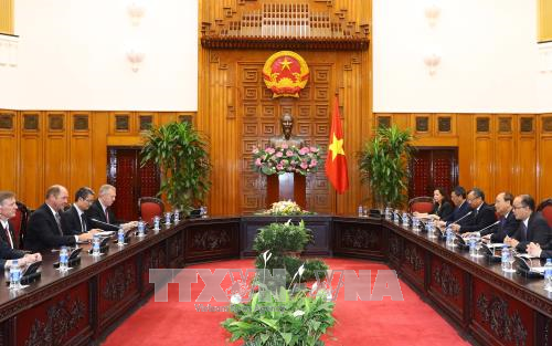 Thủ tướng Nguyễn Xuân Phúc tiếp Chủ tịch Tiểu ban châu Á - Thái Bình Dương, Ủy ban Đối ngoại Hạ viện Hoa Kỳ 